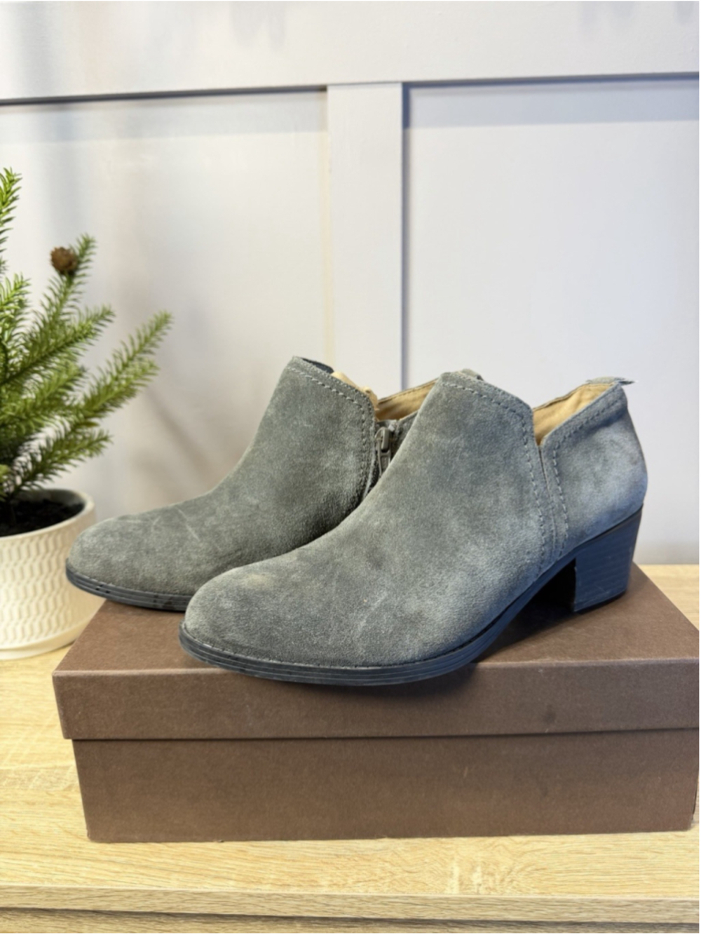 Naturalizer Zarie Women's W Gray Suede Zip Block Heel Booties 8M